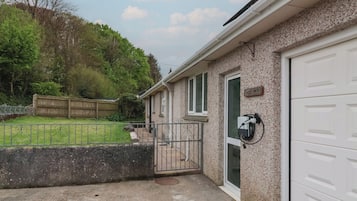 Cottage | Property grounds