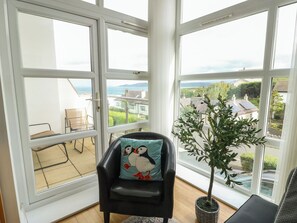 Living area - Seaview (Tyn-y-Gongl)