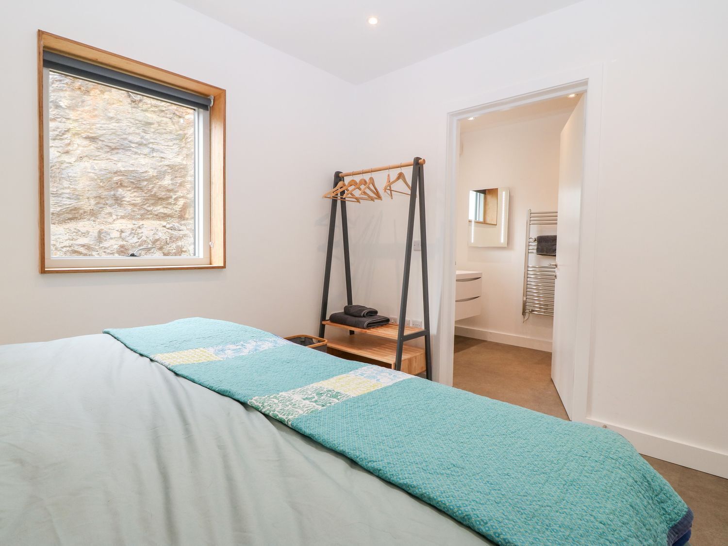 4 bedrooms, individually decorated, individually furnished, free WiFi