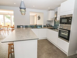 Fridge, dishwasher, cookware/dishes/utensils