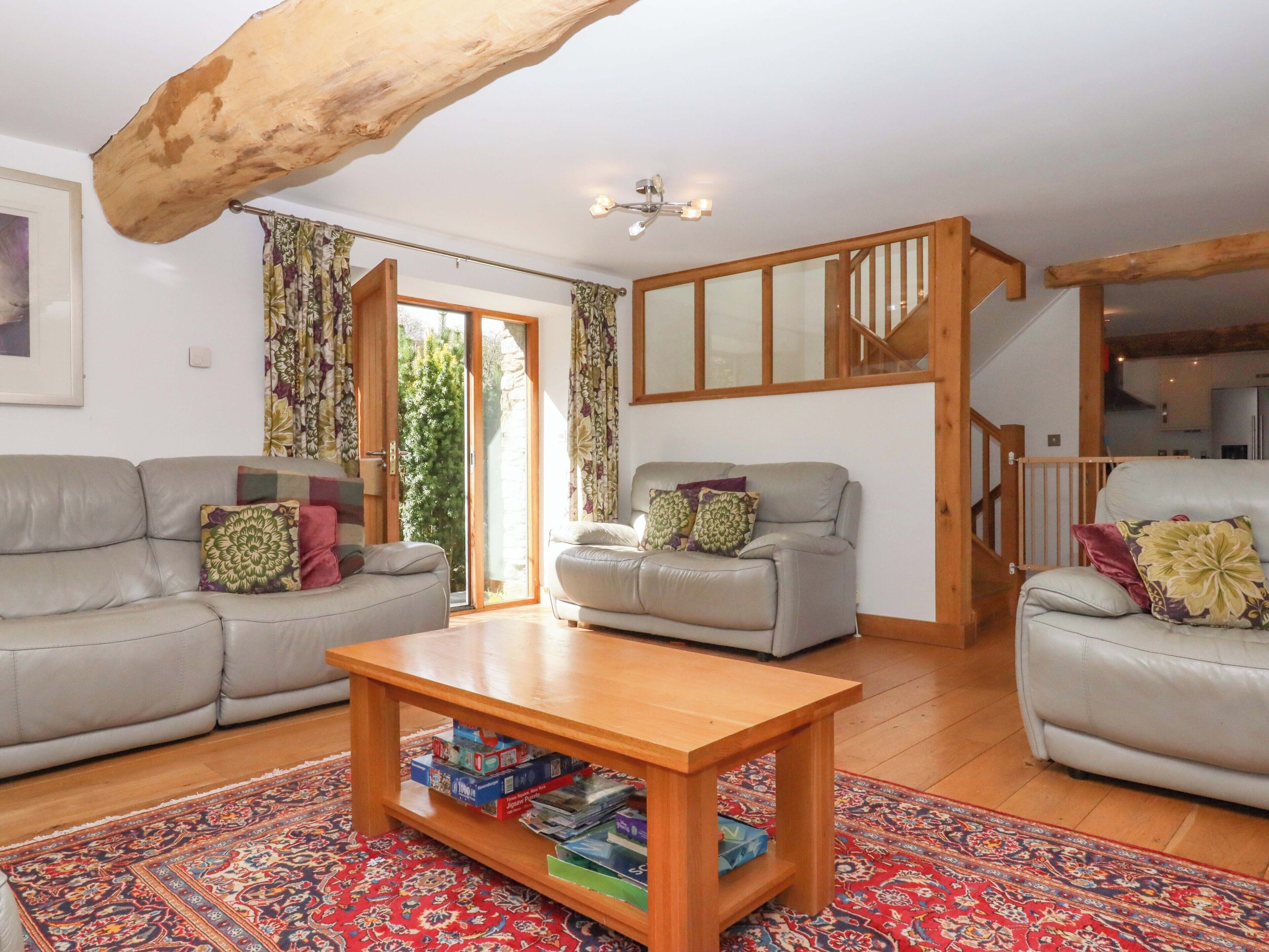 Cottage | Living area | Fireplace