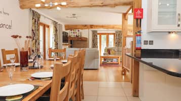 Cottage | Dining