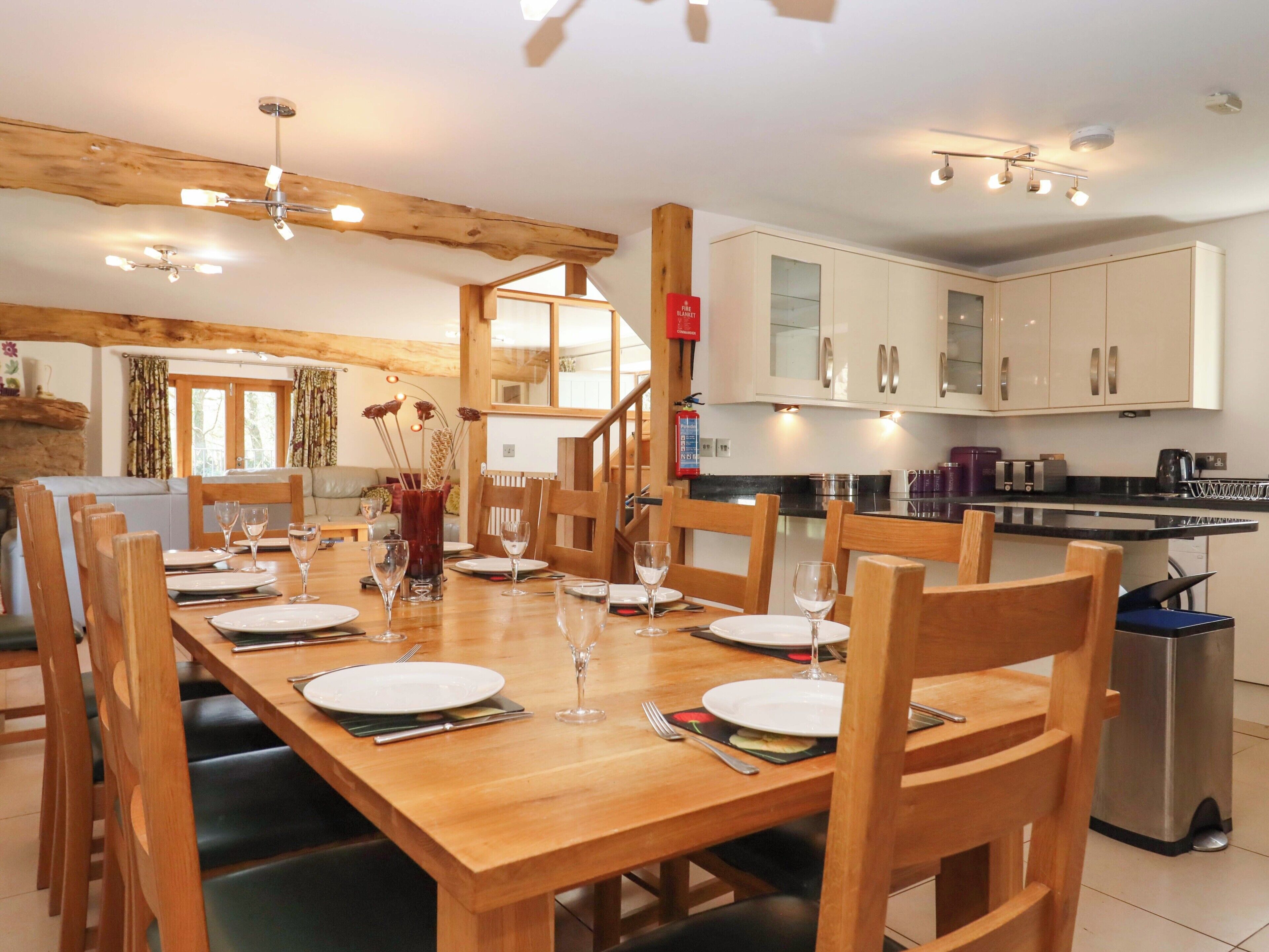 Cottage | Dining