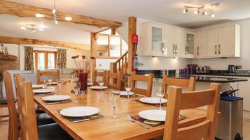 Cottage | Dining