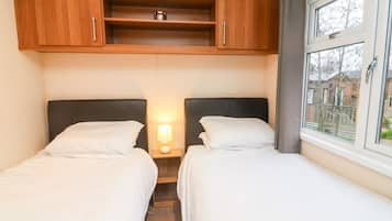 2 habitaciones, decoraciĂłn personalizada y muebles diferentes