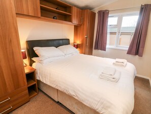 2 bedrooms, individually decorated, individually furnished, free WiFi - 6 Sherwood (Carnforth)