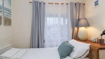 Cottage | 2 bedrooms, individually decorated, individually furnished, free WiFi