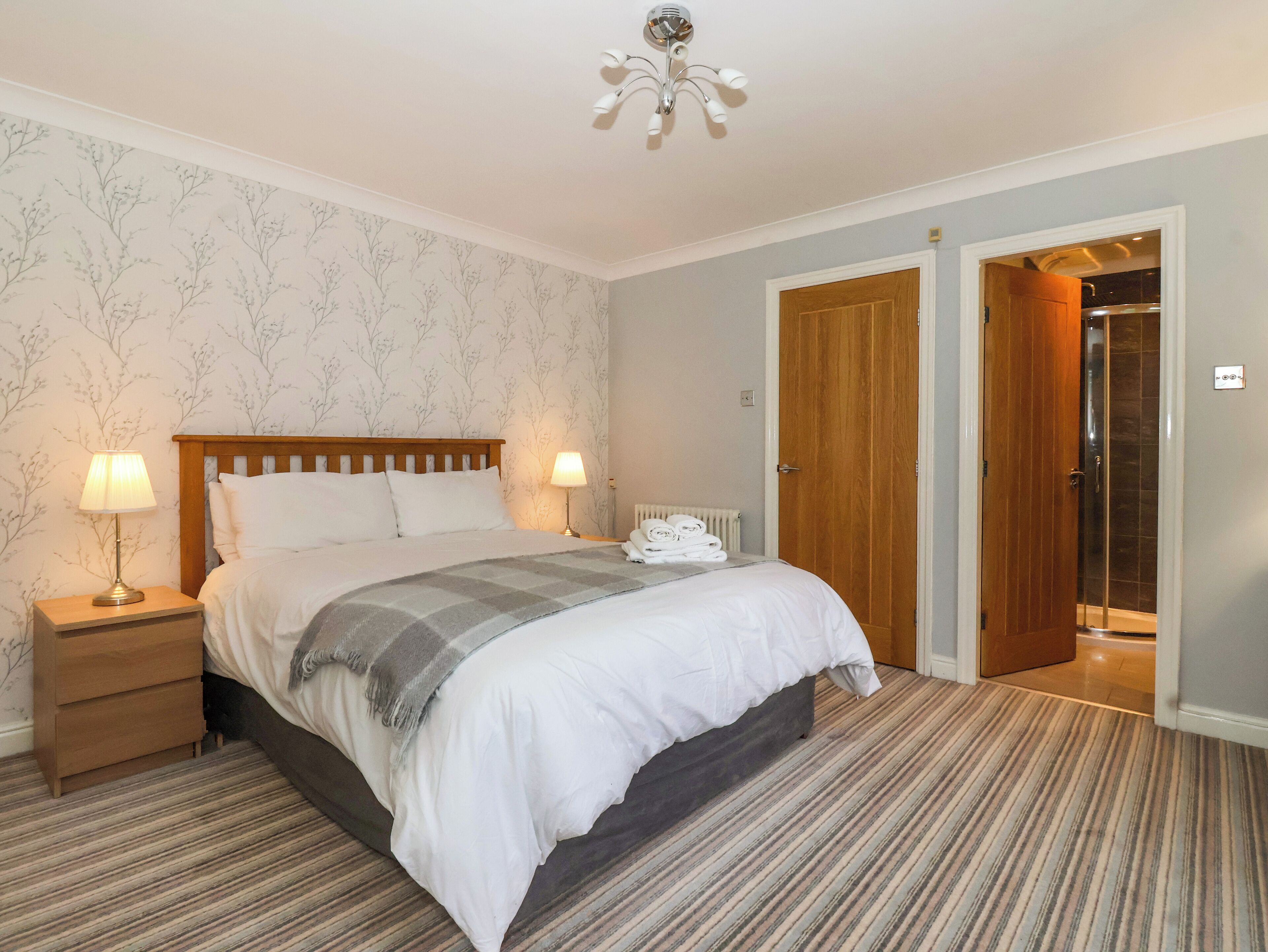 4 bedrooms, individually decorated, individually furnished, free WiFi