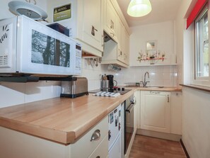 Een koelkast, een waterkoker, een broodrooster