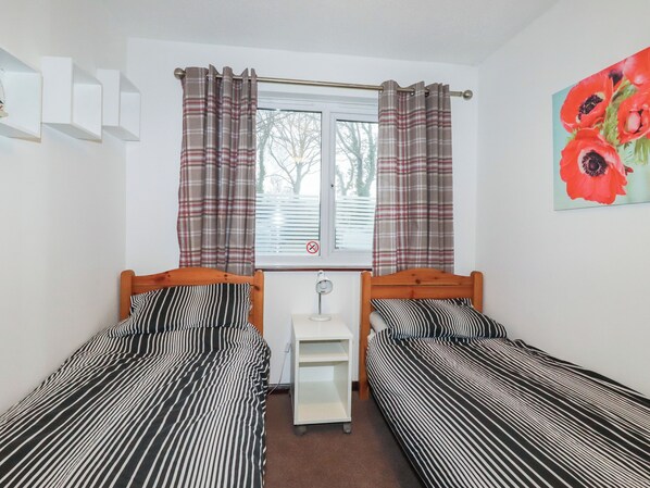 2 dormitorios, decoración individual, mobiliario individual