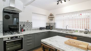 Fridge, dishwasher, cookware/dishes/utensils