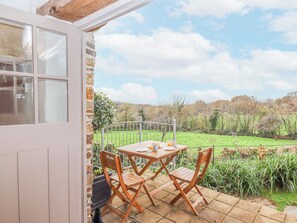 Outdoor dining - The Barn at Yeoland House (Yelverton)