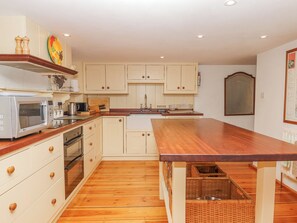 Fridge, dishwasher, electric kettle, cookware/dishes/utensils