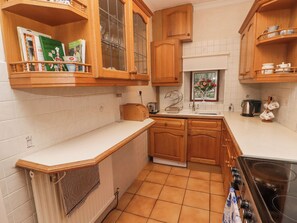 Fridge, electric kettle, cookware/dishes/utensils - Glan Yr Afon (Swansea)