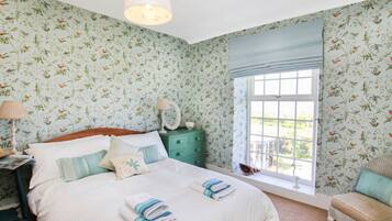 4 bedrooms, individually decorated, individually furnished, free WiFi
