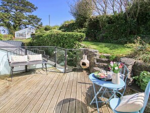 Outdoor dining - Goleufryn (Beaumaris)