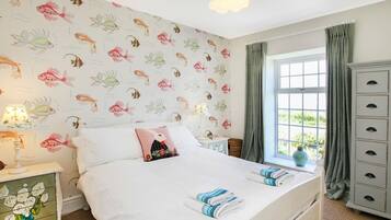 4 bedrooms, individually decorated, individually furnished, free WiFi