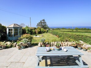 Outdoor dining - Goleufryn (Beaumaris)