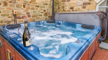 Bathtub spa outdoor