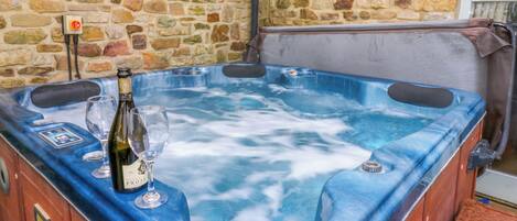 Bồn tắm spa ngoài trời