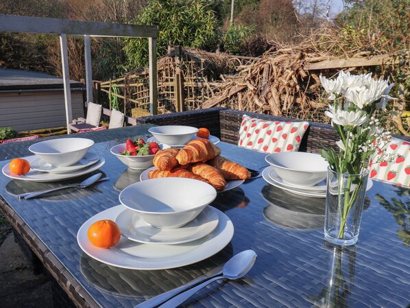 Outdoor dining - Trackside (Whitby)