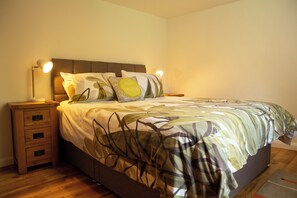 2 yatak odası, ayrı ayrı dekore edilmiş, ayrı ayrı döşenmiş 