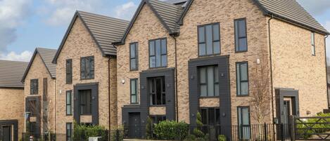 المنشأة من الخارج