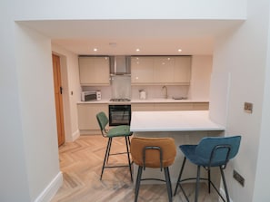 Fridge, dishwasher, electric kettle, toaster - 29 Garnet Street (Saltburn-by-the-Sea)
