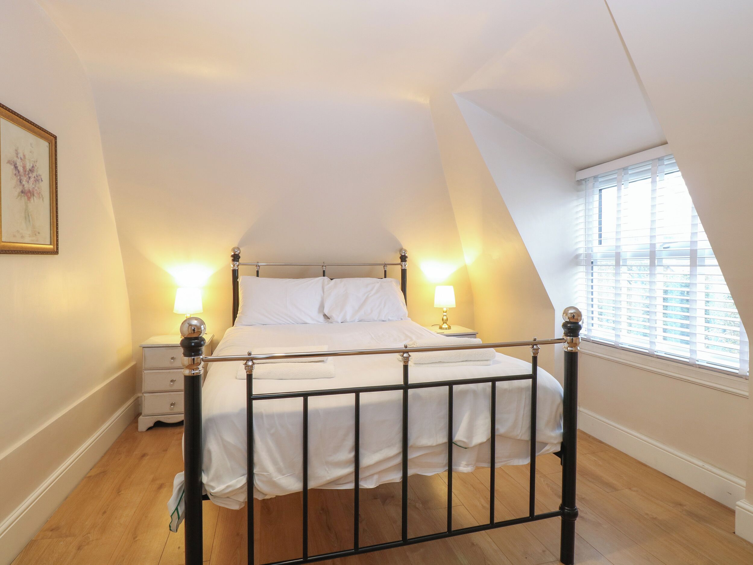 6 bedrooms, individually decorated, individually furnished, free WiFi