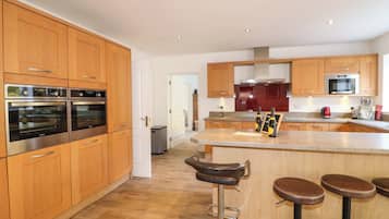 Fridge, dishwasher, electric kettle, toaster