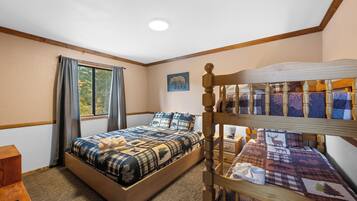 Signature Cabin, 3 Bedrooms, Hot Tub, Mountain View | 3 bedrooms, in-room safe, individually decorated, individually furnished