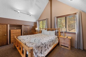 Signature Cabin, 3 Bedrooms, Hot Tub, Mountain View | 3 bedrooms, in-room safe, individually decorated, individually furnished