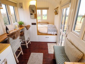 1 bedroom, individually decorated, individually furnished, free WiFi - Shepherds Hut - Oak (Lincoln)