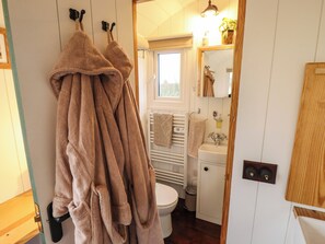Shower - Shepherds Hut - Oak (Lincoln)
