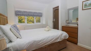 9 bedrooms, individually decorated, individually furnished, free WiFi