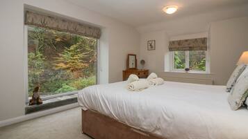 9 bedrooms, individually decorated, individually furnished, free WiFi