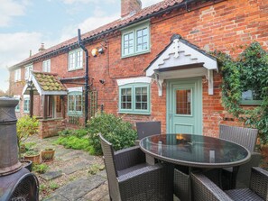 Outdoor dining - Cherry Tree Cottage (Nottingham)