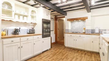 Fridge, dishwasher, electric kettle, cookware/dishes/utensils