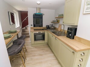 Fridge, dishwasher, electric kettle, toaster - Orchard View (Pembroke)