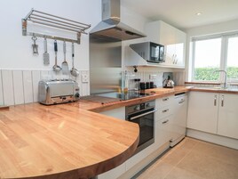 Refrigerador, lavavajillas, tetera/pava eléctrica, tostadora