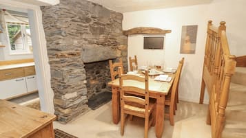 Cottage | Dining