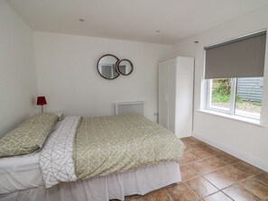 2 bedrooms, individually decorated, individually furnished, free WiFi - Bayside Cottage (Rosslare)