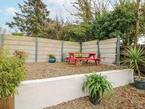 Outdoor dining - Bayside Cottage (Rosslare)