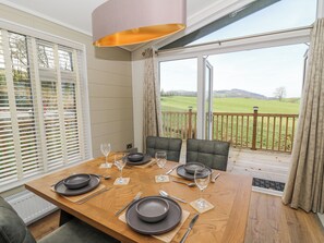 Dining - Seren Lodge (Builth Wells)