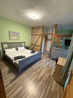 Escritorio y espacio para trabajar con laptop