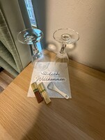 办公桌、笔记本电脑工作区、熨斗/熨板、免费 WiFi