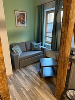 Comfort Studio | Desk, laptop workspace, iron/ironing board, free WiFi