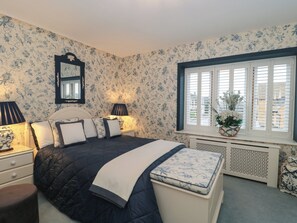 1 yatak odası, ayrı ayrı dekore edilmiş, ayrı ayrı döşenmiş 