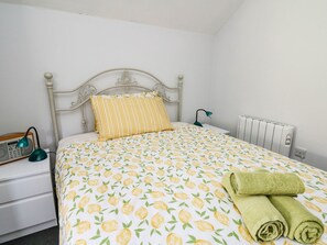 2 bedrooms, individually decorated, individually furnished, free WiFi - Ty Hir at Blaenbrynich Farm (Brecon)