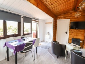 Dining - Llety Clyd, No. 188 (Blaenau Ffestiniog)